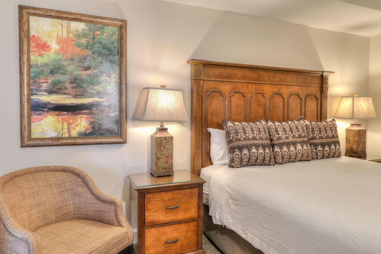 Hotel Riverstone & Pigeon Forge